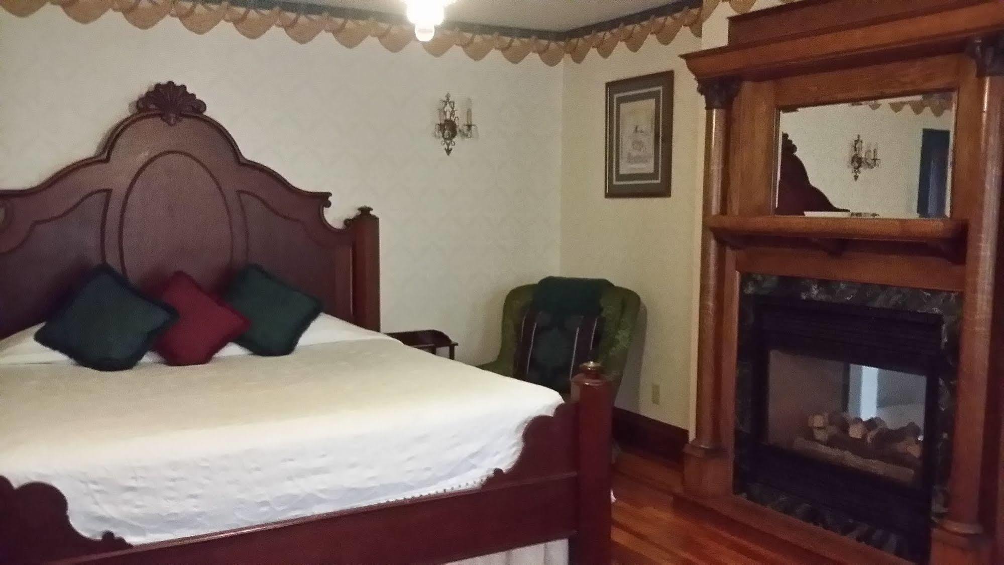 Chestnut Charm Bed & Breakfast Atlantic ภายนอก รูปภาพ
